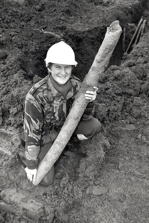 UK’s First Female Bomb Disposal Expert gives Talk to WI in Wansford